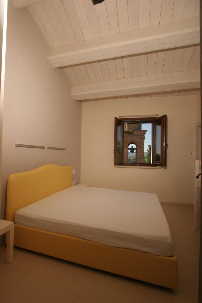 Serrungarina Agriturismo Pozzuolo חדר תמונה